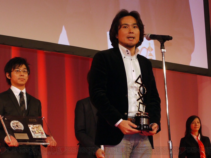 大タル爆弾で鏡開き!? 『モンスターハンターポータブル 3rd』がトリプル受賞を達成したPlayStation Awards 2011