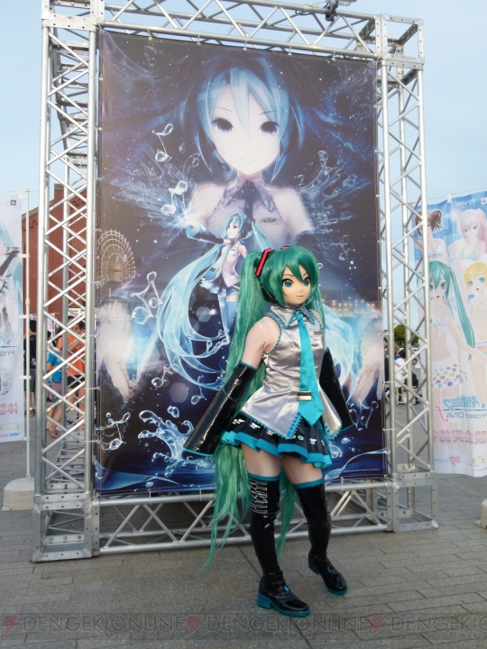 ミクさんが水上でライブ！ 『初音ミク ‐Project DIVA‐ f』発売記念前夜祭“夏の終わりの39祭り”をレポート