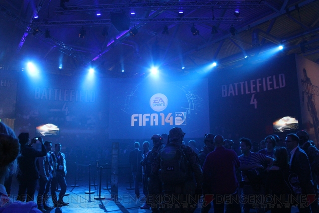 『Titanfall』の巨大メカが来場者をお出迎え！ エレクトロニック・アーツのブースでは『BF4』も大人気【gamescom 2013】