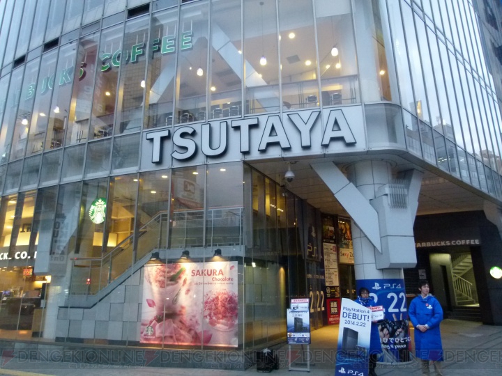 【PS4早朝販売】渋谷TSUTAYAは最終的に70人超の並びに。渋谷限定でPSNカード3,000円分が当たる抽選会も