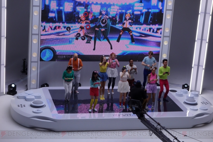 PS Vita版『初音ミク －Project DIVA－ F 2nd』を用いたダンス“Dance with PS Vita”の動画が4月7日に公開