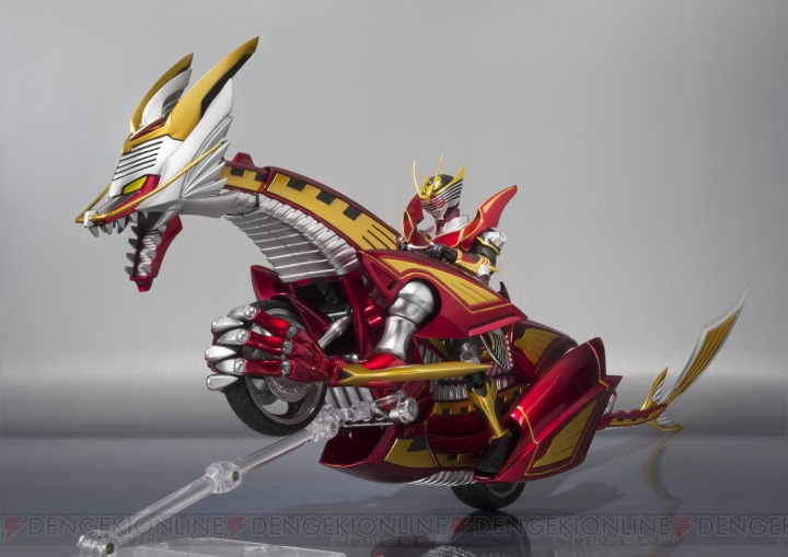 『仮面ライダー龍騎』ドラグランザーが全長45cmでアクションフィギュア化。モンスター＆バイクモードに変形可能