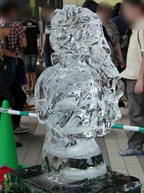 “5pb.祭り2016”では『YU-NO』の氷の彫像実演制作が大人気。ラボメンと会えるVRコーナーも