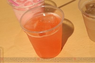 “『艦これ』×一番カフェ“秋葉原泊地” 艦娘だらけの海の家”