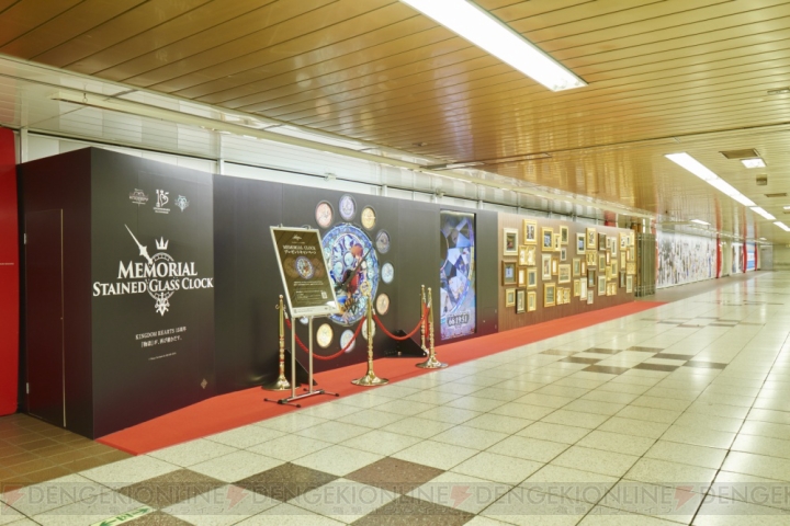 『キングダム ハーツ』15周年記念のステンドグラスクロックが新宿駅に展示開始。巨大キャラ壁画も登場