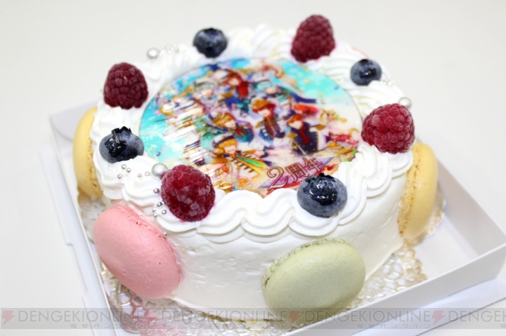 『夢100』2周年を記念したデコレーションケーキが電撃オンラインに届きました！