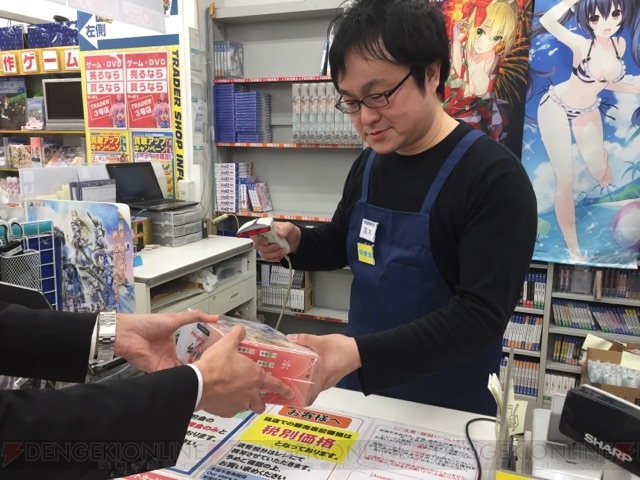 爆乳プロデューサー・高木謙一郎さんがゲームクリエイターを卒業して、あこがれのゲームショップ店員に！