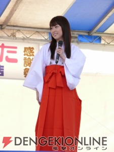 「らき☆すた」の“柊一家”が鷲宮町の住人に！ 特別住民票交付式をレポート