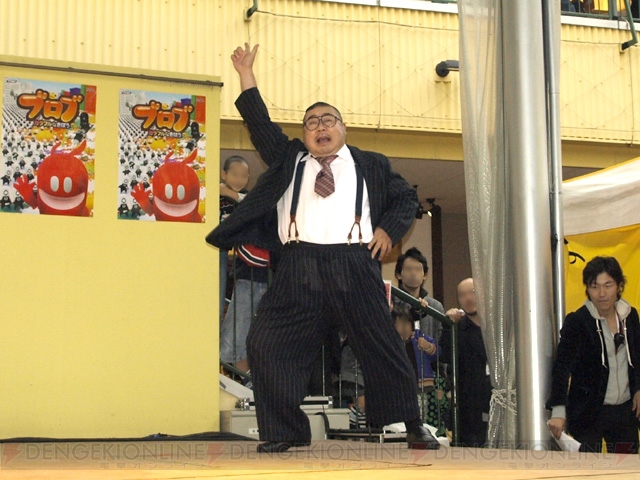 『ブロブ』発売イベントに芋洗坂係長登場！ 100kg超の巨体が華麗に宙を舞う!?