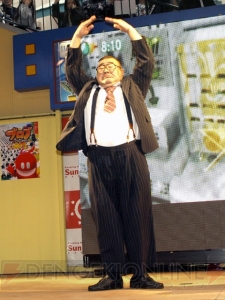 『ブロブ』発売イベントに芋洗坂係長登場！ 100kg超の巨体が華麗に宙を舞う!?