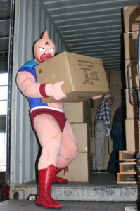 【土浦探訪】キン肉星の王子が箱詰め作業!? 「キン肉マン DVD-BOX」発売間近