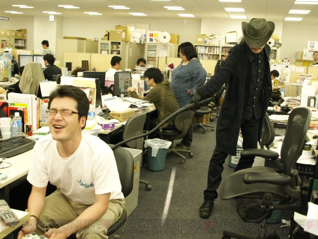 『ドラキュラ ジャッジメント』に出演中のヴァンパイアハンターが編集部に参上！