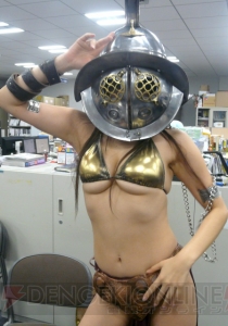 あの女剣闘士が編集部を襲撃!? PSP『剣闘士』体験版PRにやってきた！