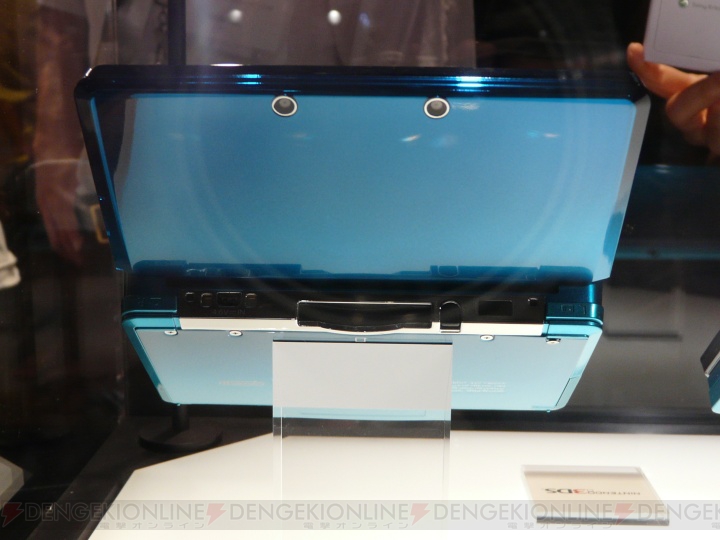 スイッチや端子部分はどうなってるの？　気になる3DSの本体を徹底チェック!!