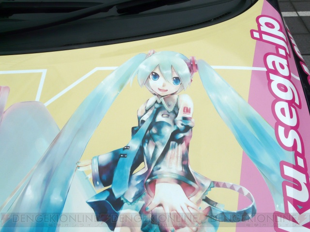 『初音ミク -Project DIVA-』ヒット祈願！ 藤田咲さんも駆け付けた痛車出陣式