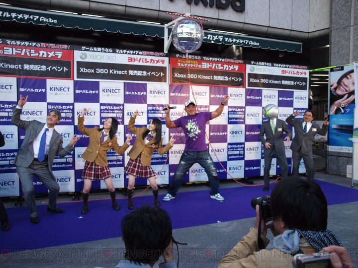 SKE48・W松井が武藤選手を連続KO！ Kinect発売記念イベントが秋葉原で開催