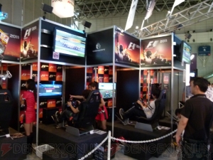 巨大な看板の『クロヒョウ2』やミクがお出迎え!! セガブースは試遊タイトルが多数！
