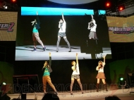 PS3『アイドルマスター2』紹介ステージで長谷川さん、浅倉さん、沼倉さんがグラビア撮影に挑戦!?　竜宮小町の新曲も披露！