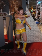 ゆずぽんキックで気合い十分!? 愛川ゆず季さんが登場した『グラディエーターバーサス』ブース内イベント