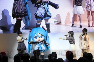 ついに藤田咲さんたちがミクに声をあてる!? 初音ミクのゲーム2作のステージをレポ！ 『アイマス』からのゲストなどサプライズ多数!!