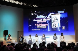 ついに藤田咲さんたちがミクに声をあてる!? 初音ミクのゲーム2作のステージをレポ！ 『アイマス』からのゲストなどサプライズ多数!!