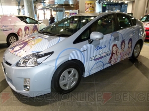 『アイドルマスター』×アムラックスのコラボイベントが本日開始！ “なんくる”と“ランクル”などアイドルたちが車を紹介するPOPには遊び心満載