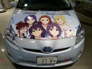 『アイドルマスター』×アムラックスのコラボイベントが本日開始！ “なんくる”と“ランクル”などアイドルたちが車を紹介するPOPには遊び心満載