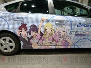 『アイドルマスター』×アムラックスのコラボイベントが本日開始！ “なんくる”と“ランクル”などアイドルたちが車を紹介するPOPには遊び心満載