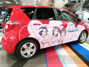 『アイドルマスター』×アムラックスのコラボイベントが本日開始！ “なんくる”と“ランクル”などアイドルたちが車を紹介するPOPには遊び心満載