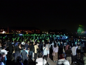 ミクさんが水上でライブ！ 『初音ミク ‐Project DIVA‐ f』発売記念前夜祭“夏の終わりの39祭り”をレポート