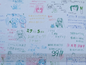 ミクさんが水上でライブ！ 『初音ミク ‐Project DIVA‐ f』発売記念前夜祭“夏の終わりの39祭り”をレポート