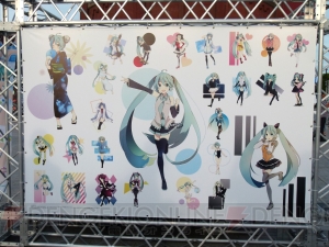 ミクさんが水上でライブ！ 『初音ミク ‐Project DIVA‐ f』発売記念前夜祭“夏の終わりの39祭り”をレポート