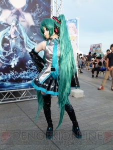 ミクさんが水上でライブ！ 『初音ミク ‐Project DIVA‐ f』発売記念前夜祭“夏の終わりの39祭り”をレポート