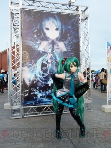 ミクさんが水上でライブ！ 『初音ミク ‐Project DIVA‐ f』発売記念前夜祭“夏の終わりの39祭り”をレポート