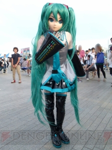 ミクさんが水上でライブ！ 『初音ミク ‐Project DIVA‐ f』発売記念前夜祭“夏の終わりの39祭り”をレポート