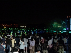 ミクさんが水上でライブ！ 『初音ミク ‐Project DIVA‐ f』発売記念前夜祭“夏の終わりの39祭り”をレポート