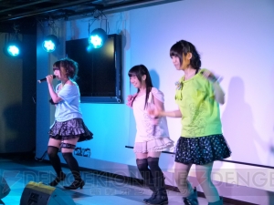 佐藤聡美さん 大亀あすかさん 野水伊織さんが主題歌を熱唱 新 剣と魔法と学園モノ 刻の学園 のシークレットライブが開催 電撃オンライン