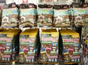 【電撃乙女部】東京駅に再び“なめこ”降り立つ！ グッズショップ“東京なめこ市場”が本日より期間限定オープン