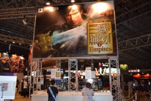 愛くるしさ200％の『のぶニャがの野望』の着ぐるみが出迎えてくれたコーエーテクモブースレポをお届け！