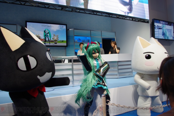 ミクさんとトロ・クロがまたもやコラボ！ 『初音ミク ‐Project DIVA‐f』のイベントでかわいいダンスも披露♪