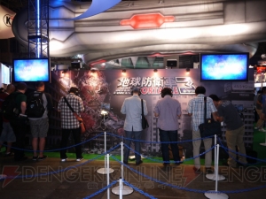 ペイルウイング隊にホストガール＆鬼軍曹がお出迎え！ ディースリー・パブリッシャーブースでは新兵＆ピュア紳士を待っています