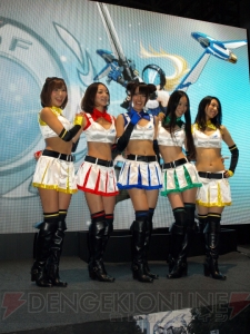 ペイルウイング隊にホストガール＆鬼軍曹がお出迎え！ ディースリー・パブリッシャーブースでは新兵＆ピュア紳士を待っています