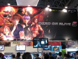 おしえて早矢仕さん！ 発売直前『DEAD OR ALIVE 5』試遊台の盛り上がりぶりを見て、プロデュサーとしての今の心境は？