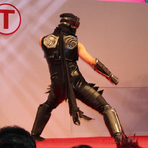 趙雲役の小野坂昌也さんもムフフなセクシーコスプレイヤーが続々登場したコーエーテクモゲームス恒例のTGSコスプレコンテスト