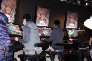 『ロード オブ ヴァーミリオンIII』ロケテスト開幕！ 会場の池袋GiGOには開店前に200人近くが列を作る