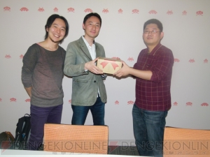 『ブレイブリーデフォルト』が電撃オンラインアワード2012コンシューマゲーム部門で1位に。記念ケーキでサプライズを演出！