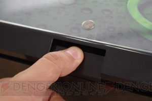 Razer初のアーケードスティック『Razer Atrox』が編集部に到着！ 製品の各部を写真でチェック！