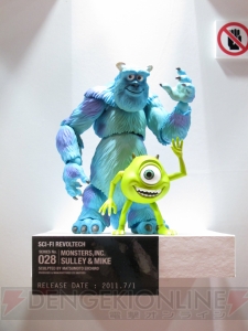 アルターブースには『サモンナイト3』アティ先生の肉感的なフィギュアが！ 企業ブースレポその3