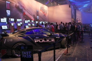 『Titanfall』の巨大メカが来場者をお出迎え！ エレクトロニック・アーツのブースでは『BF4』も大人気【gamescom 2013】