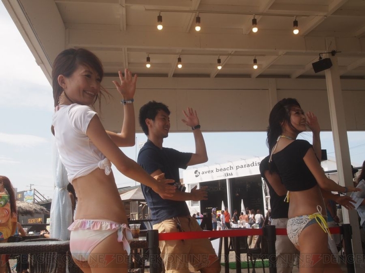 水着で『GO DANCE』！ セガ新作アプリの体験会が由比ヶ浜の海の家で開催